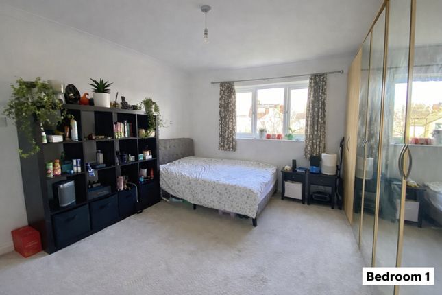 2, Credenhall Drive, Bromley photo 4