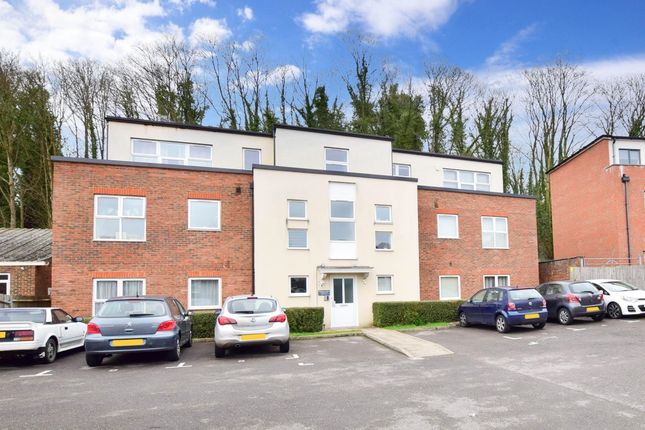 Flat to rent in Godstone Road, Whyteleafe