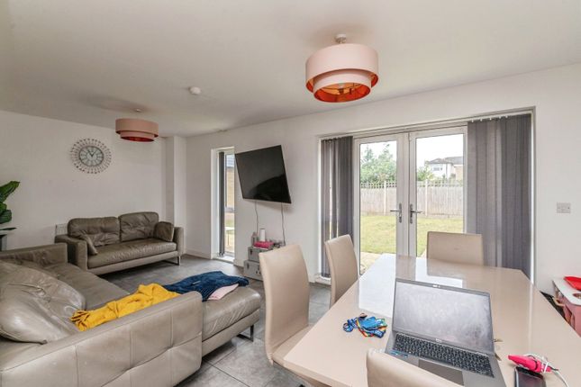 6, Devonshire Close, Essex photo 3