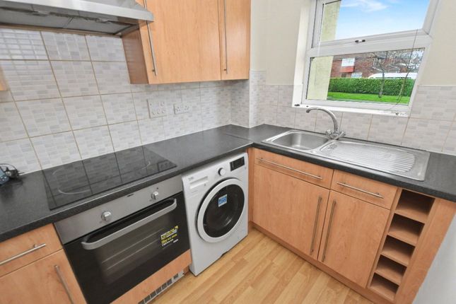 55, Whitehall Green, West Yorkshire photo 4
