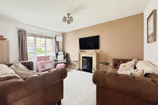 40 Clos Benallt Fawr, Fforest, Swansea photo 4
