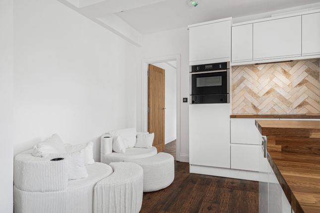 Flat F 486, Harrow Road, Greater London photo 4