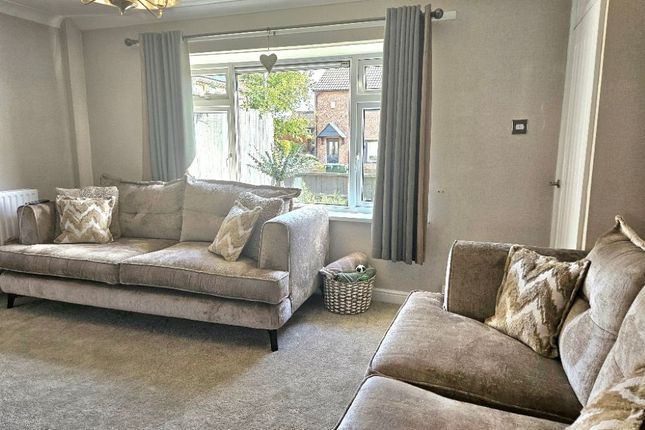 87, Smithy Parade, Dewsbury photo 3