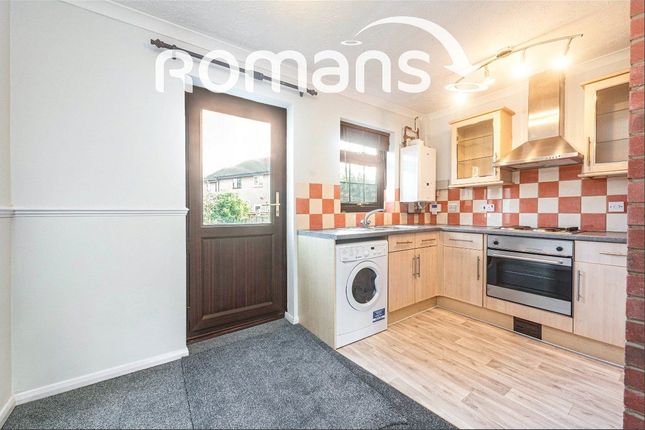 26, Woodfield Way, Reading photo 3