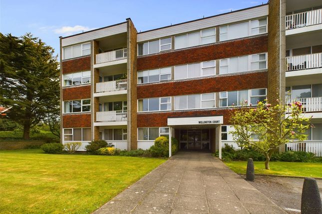 Flat for sale in Wellington Court, Grand Avenue, Worthing