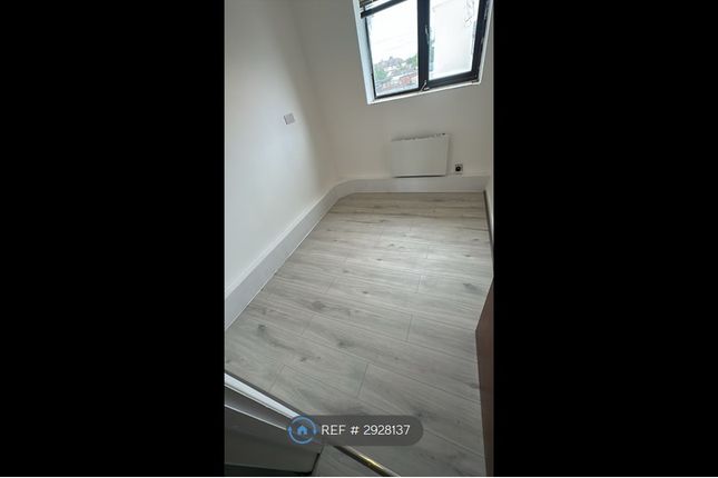 Flat D, Oatlands Drive, Slough photo 2