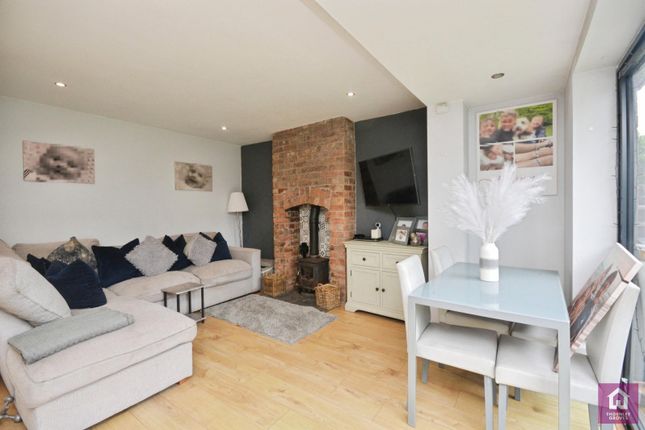 5, Cedar Avenue, Manchester photo 2