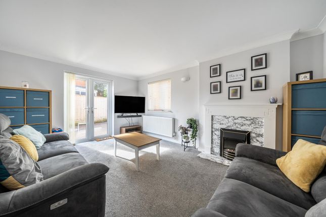 6, St. Thomas Court, Tiverton photo 2