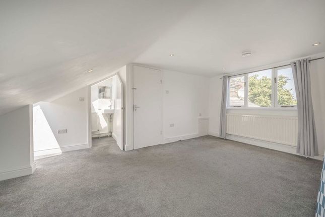 Northfield Avenue, London photo 4