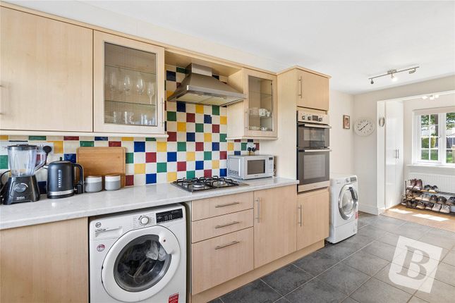 46, Crow Green Lane, Brentwood photo 4