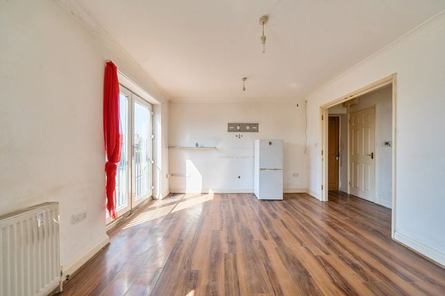 Flat 9, Bina Court, 2, Rickmansworth Road, Northwood photo 3