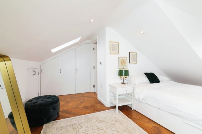 Flat for sale in 46 Reighton Road, London