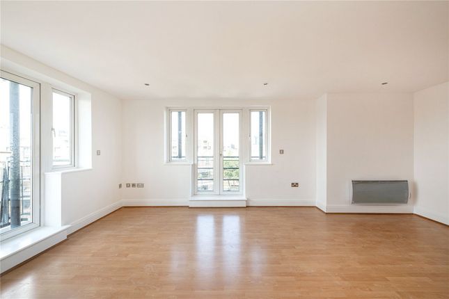 38 Oakbark House, High Street, Brentford photo 4