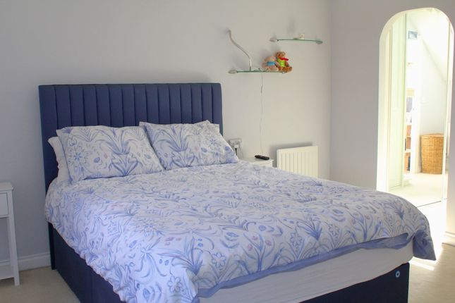 16 Kingfisher Close, Brigg photo 5