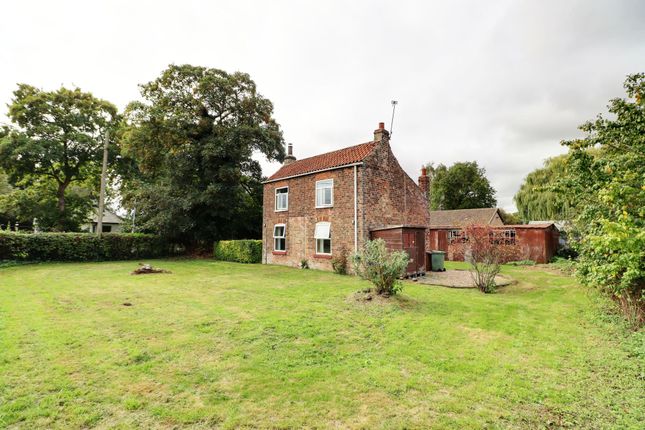 3-bed detached on Rose Cottage Godnow Bridge, Scunthorpe, £135,000