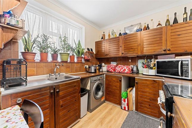 135, Dursley Road, London photo 3