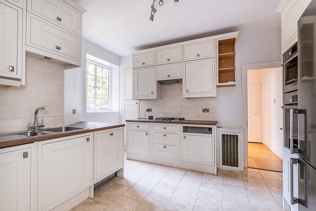 Flat 3, Wildcroft Manor, Wildcroft Road, London photo 4