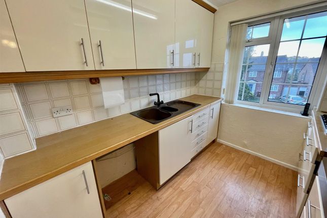 25, Sandringham Road, Potters Bar photo 3