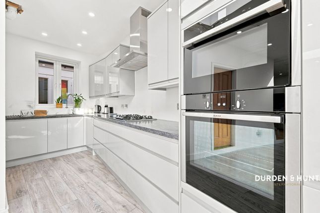 122 Harwood Avenue, Hornchurch photo 4