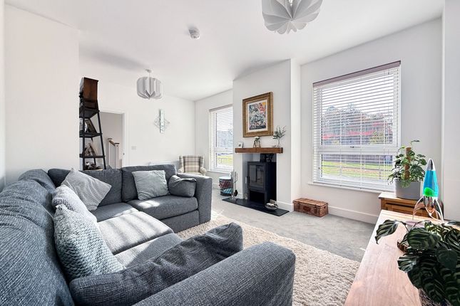 26 Juno Gardens, Swindon photo 2