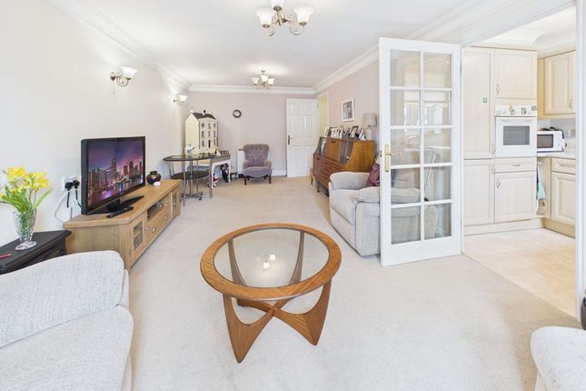 25 Pegasus Court, Stafford Road, Caterham photo 2