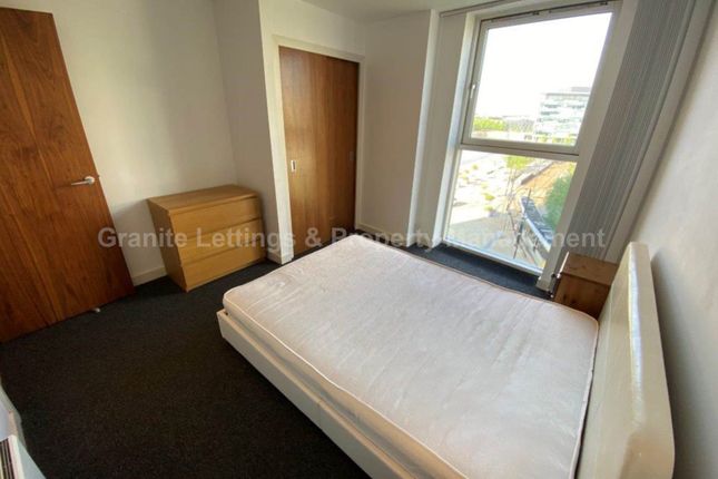 Flat to rent in City Lofts, 94 The Quays, Salford Quays