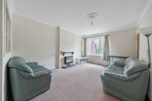 41, Woodhall Drive, Leeds photo 3