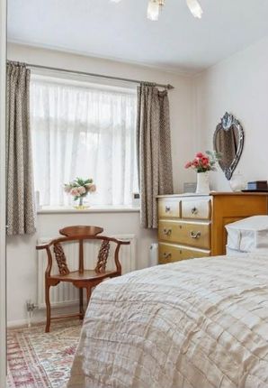 Flat 3 Cambridge House 23, Courtfield Gardens, Ealing photo 4