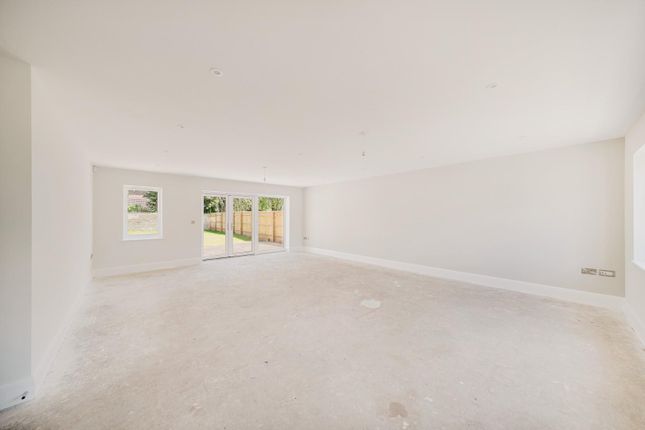 The Paddock, Andrews Drive, Marshfield photo 3