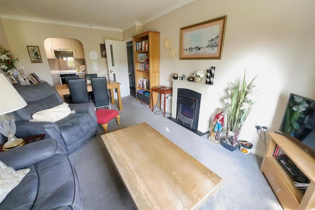 Flat 31, Oakland Court, Gratwicke Road, Worthing photo 2