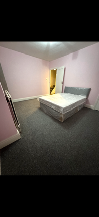 Highfield Crescent, Hornchurch photo 4