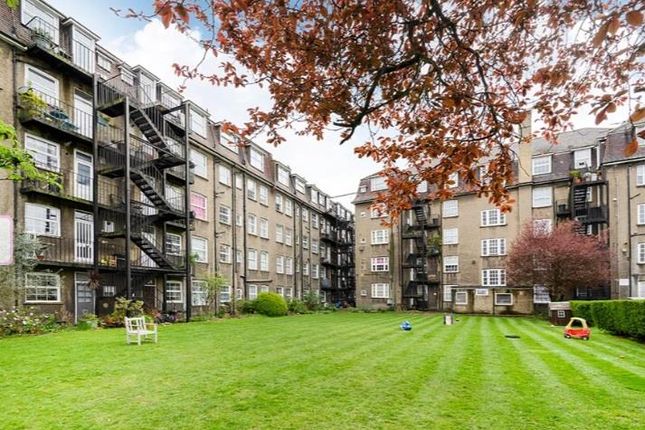 Flat for sale in Sidmouth Road, Brondesbury Park, London