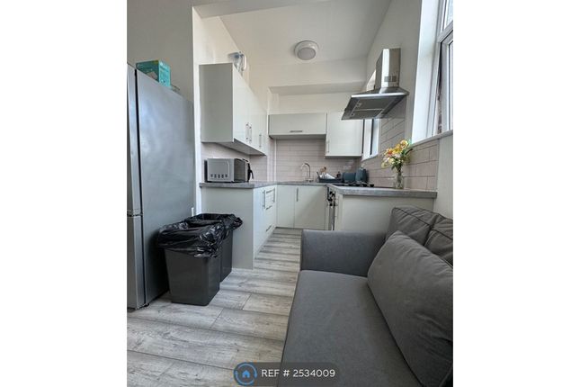 Kitchen/ Lounge
