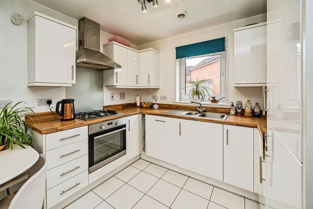 14, Wyatt Way, Aylesbury photo 2