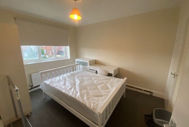 82 Mayfield Road, Swaythling, Southampton photo 4
