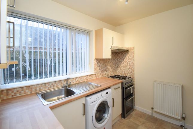 74, Springstone Avenue, Ossett photo 3