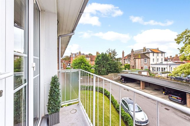 Flat 29, Regnum Court, Chichester photo 3