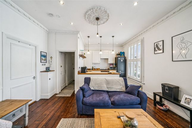 Flat 3, 143, Lavender Hill, London photo 3