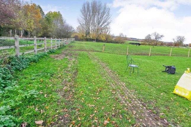 Land to the North and West of 19, Filgrave, Newport Pagnell photo 4