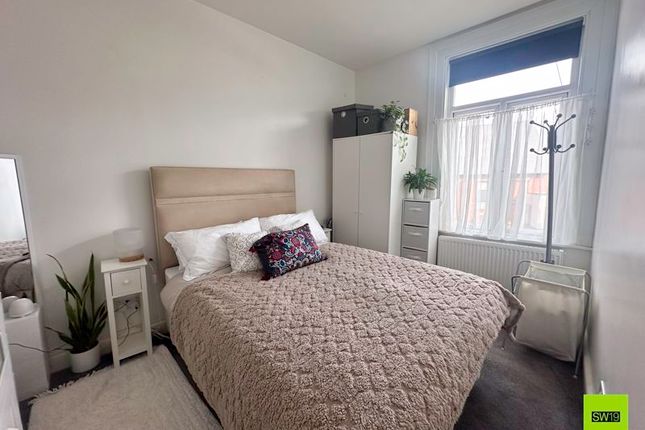 B First Floor Front Flat, 316, Haydons Road, London photo 4