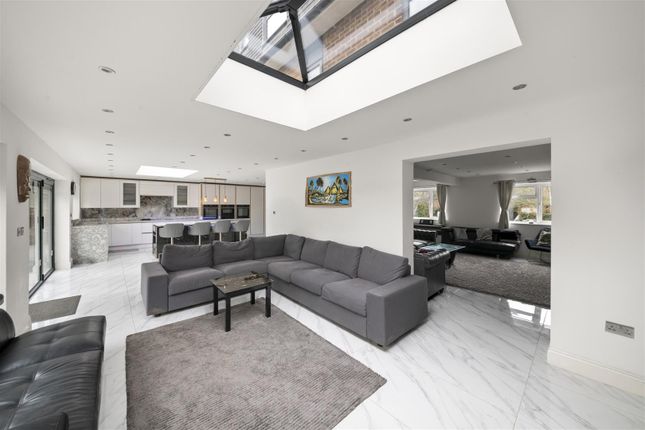 3, Woodstock Drive, Uxbridge photo 4