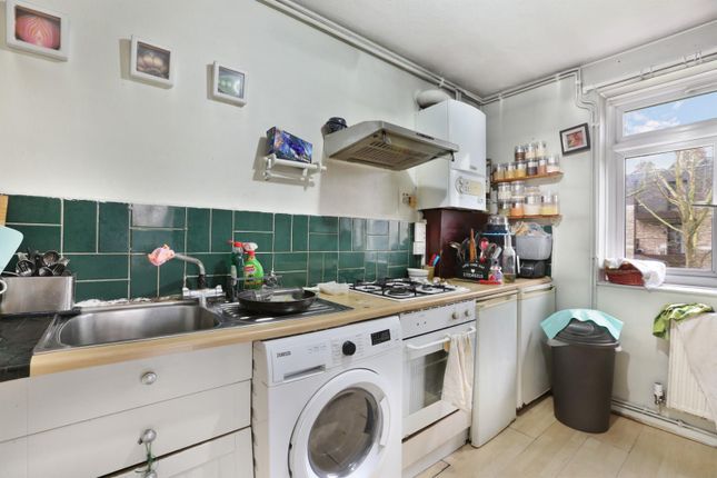 2-bed flat on 403, Friern Road, London, £325,000