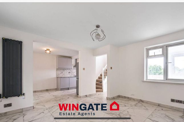 3-bed house on 4, Coppetts Close, London, £2,800/mo