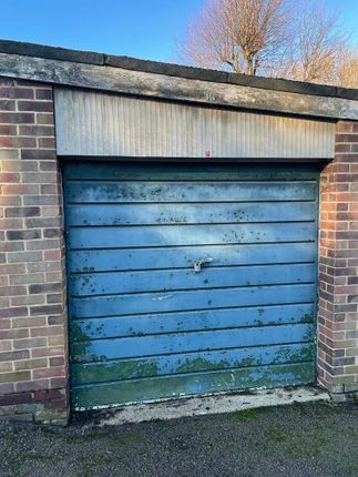 Parking/garage to rent in Sylvan Road, London