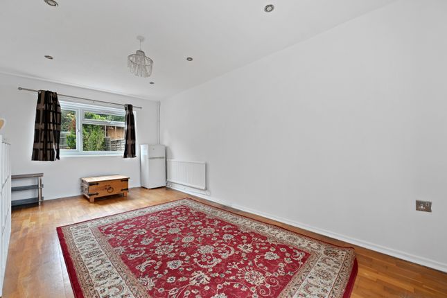 Blenheim Road, Northolt photo 4