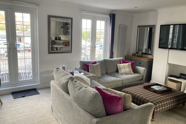 24, Trafalgar Place, Lymington photo 2
