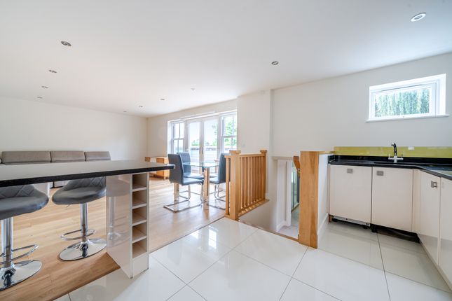 3, Risegate Lodge, Woodside Park photo 4