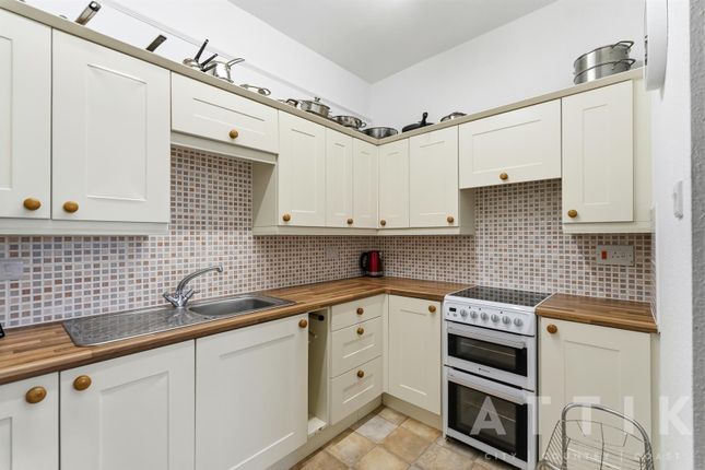 Flat 4 The Limes, London Road, Halesworth photo 3