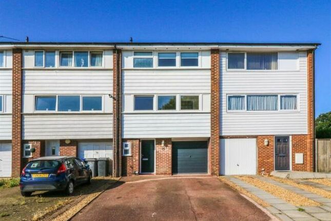 Town house for sale in Fielden Way, Newmarket