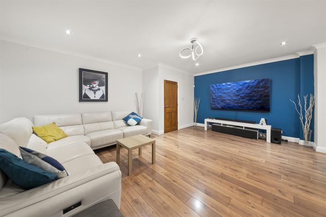 31, Firs Drive, Cranford, Hounslow photo 4
